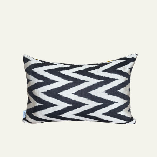 Zijde Kussen Tijgerprint x Zwart-Wit Zigzag Ikat