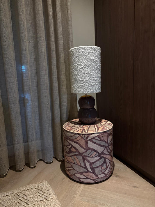 Lamp wit bouclé met paars/grijze voet