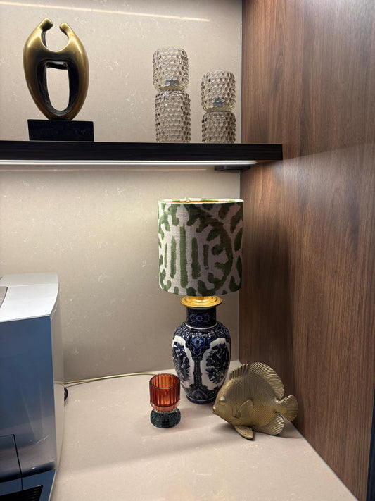 Lamp Delfstblauw met groene ikat jaqcuard kap