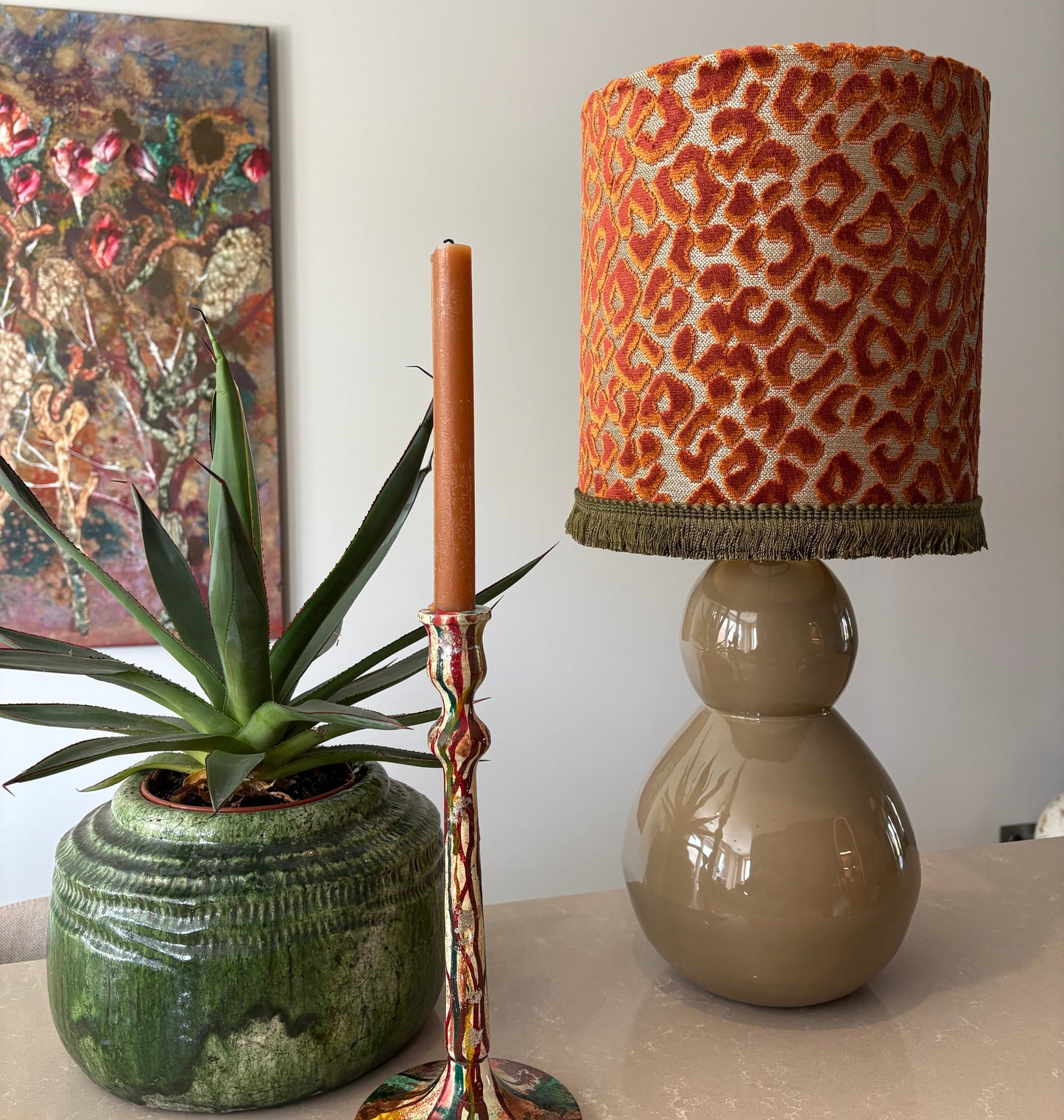 Lamp met panterprint kap en taupe voet
