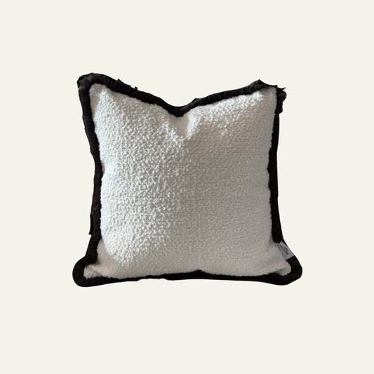 Ivory Bouclé – handgemaakte kussenhoes