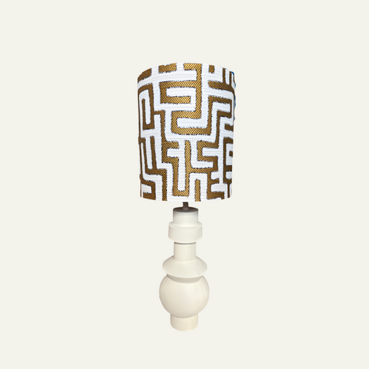 Tafellamp wit met sculptuurvoet en grafische jacquard kap
