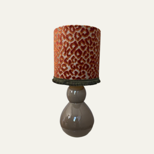 Lamp met panterprint kap en taupe voet