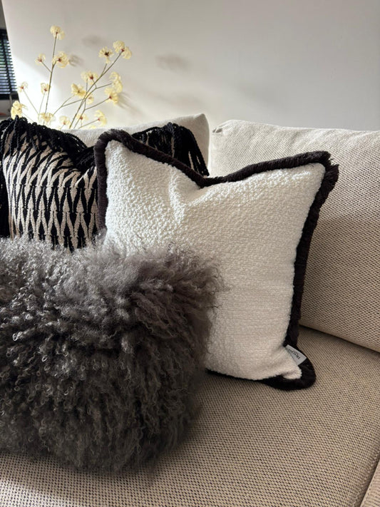 Ivory Bouclé – handgemaakte kussenhoes